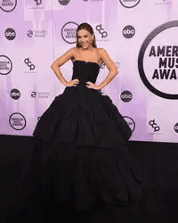 Estas son las mejores vestidas en última edición de los AMAS