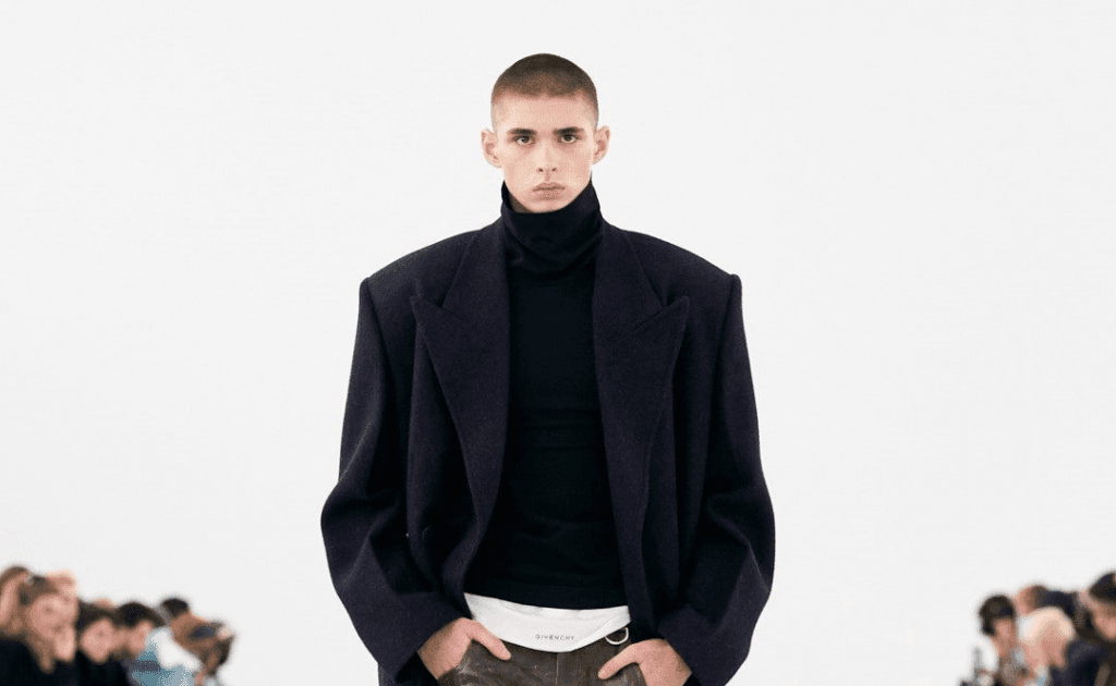 Givenchy para hombres por todo lo alto en Paris
