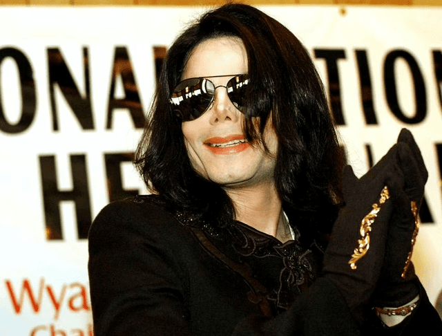 Negocian venta del catálogo musical de Michael Jackson