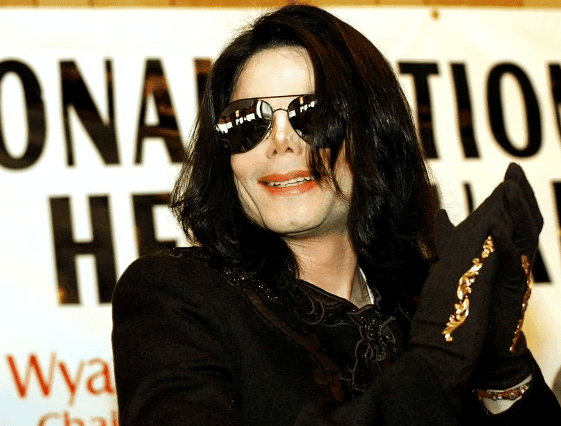 Negocian venta del catálogo musical de Michael Jackson