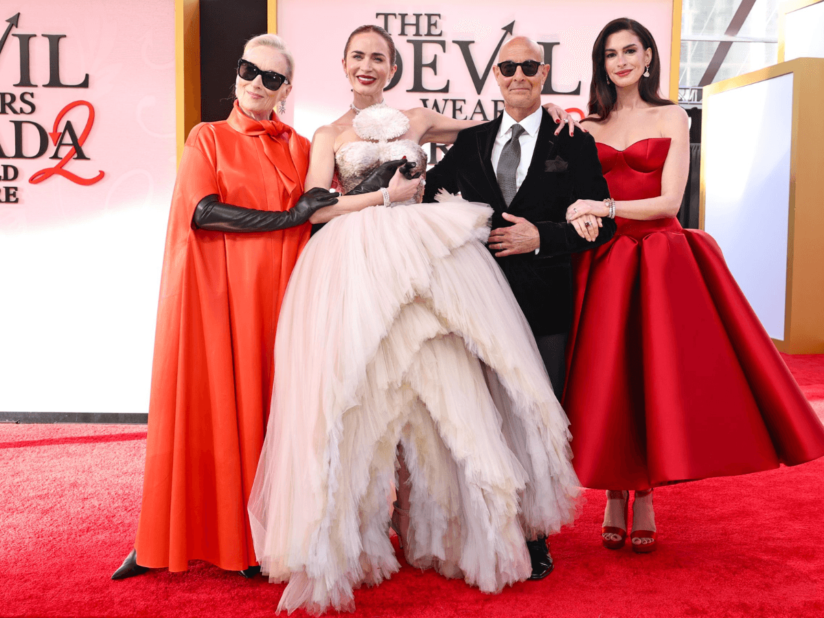 Invitados posan en la alfombra roja del estreno mundial de El Diablo Viste a la Moda 2