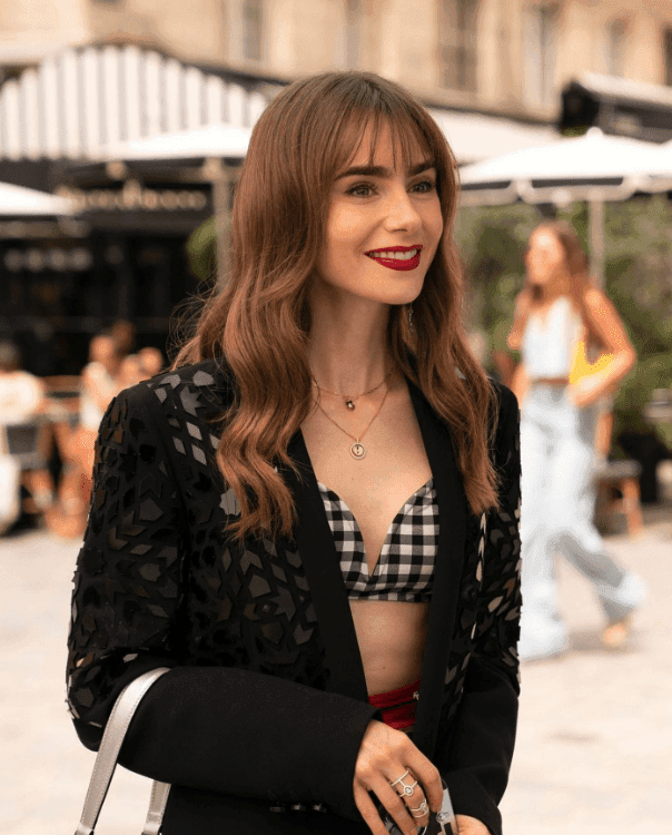 Revelan primeros looks de Emily in Paris