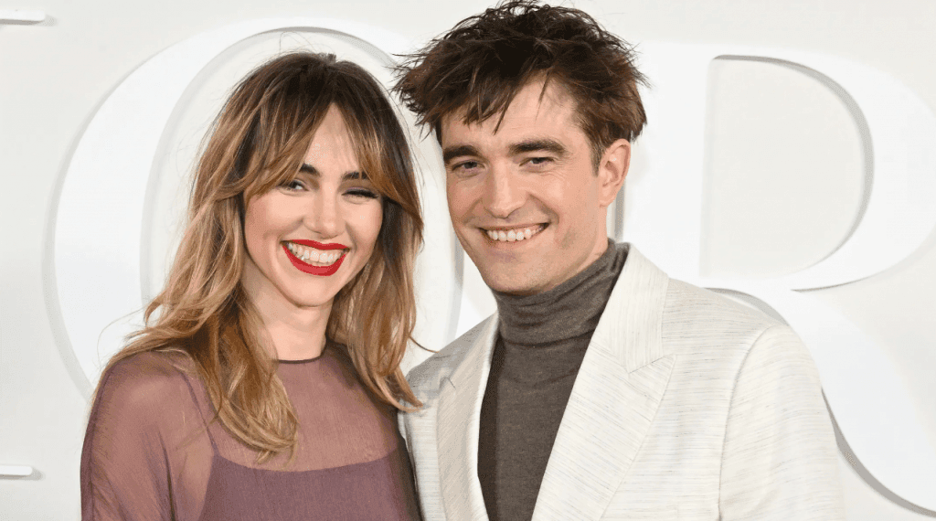 Pattinson y Suki Waterhouse debutaron como pareja
