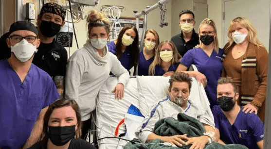 Jeremy Renner celebró cumpleaños desde el hospital