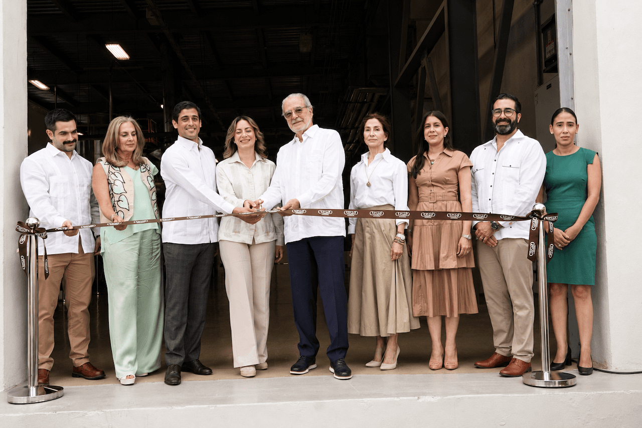 Corte de cinta de la nueva planta de procesamiento de cacao de Cortés Hermanos