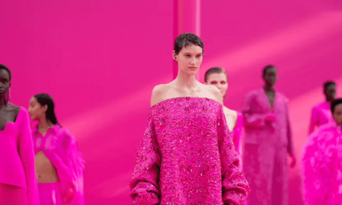 Valentino lanza colección con Pantone al mejor estilo pink