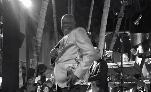 Carlos Vives rinde homenaje al maestro del merengue Johnny Ventura