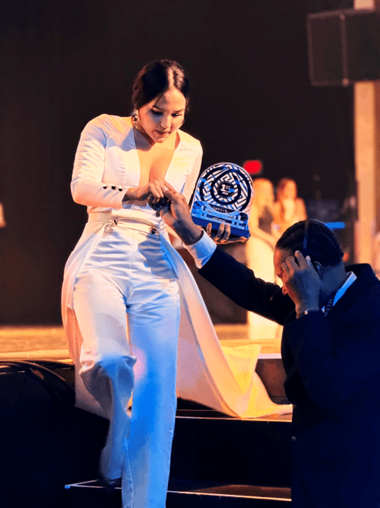 Beverly Vargas en la tarima de MONATions 2026 en Orlando