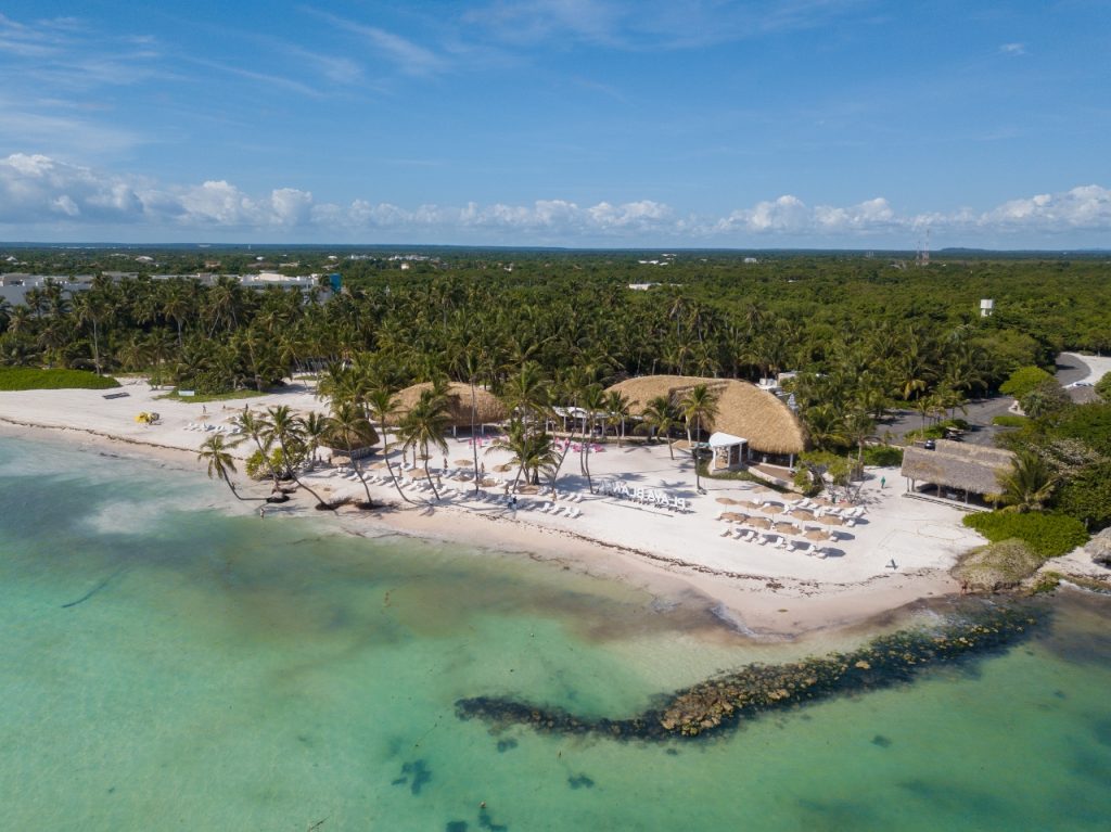 Playa Blanca reabre con un concepto renovado