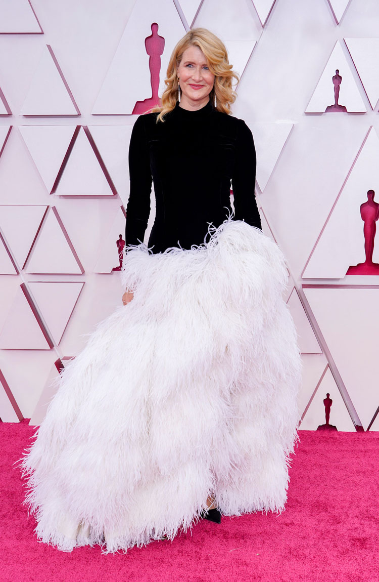 Laura Dern vistiendo de Oscar de la Renta.