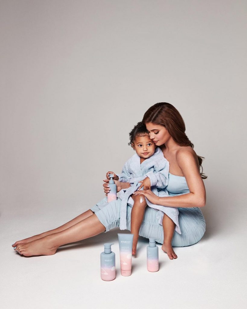 Kylie Jenner anuncia nueva línea para bebés «Kylie Baby »