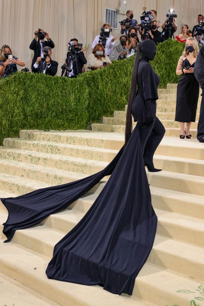 Kim Kardashian vestida por Balenciaga.