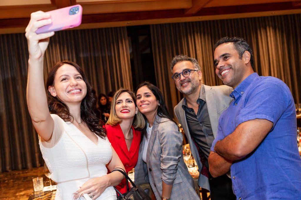 Lorenna Pierre, Nicole Rizik, Nicole Marie Torres, Jochy Fersobe y Alejandro Núñez