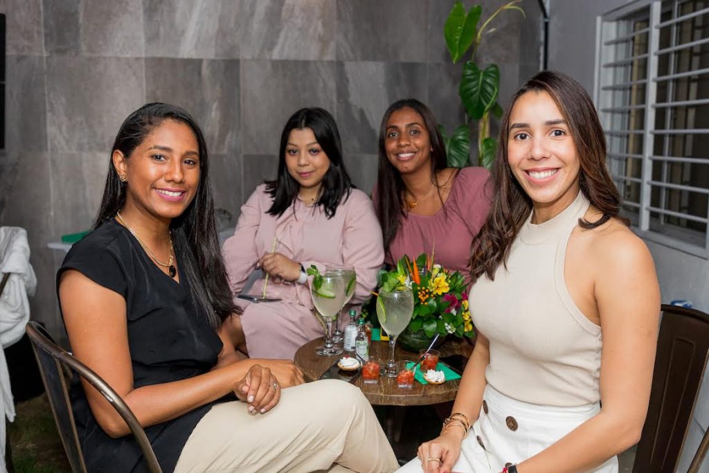 Haneidy Veras, Yamileth Díaz, Evelyn Medina y Lily Mateo