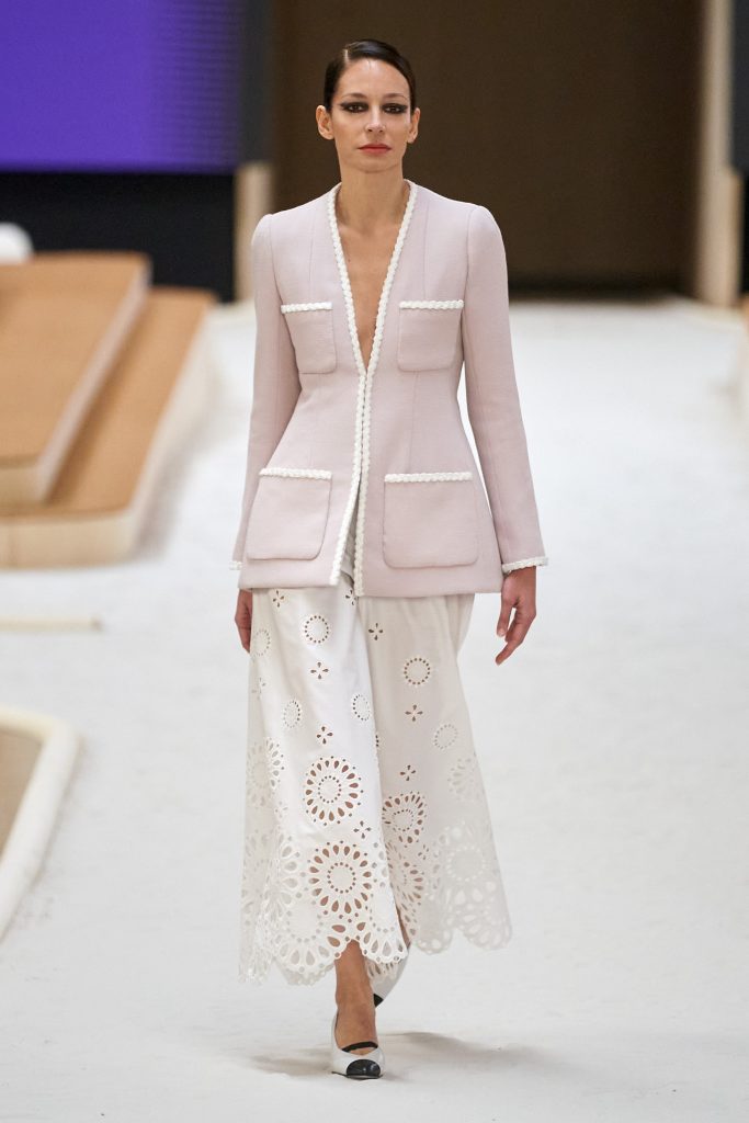 00005-Chanel-Couture-Spring-22-credit-gorunway