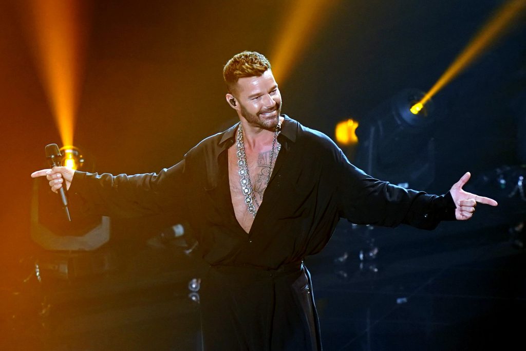 Ricky Martin estrena «Otra noche en LA» y anuncia nueva música