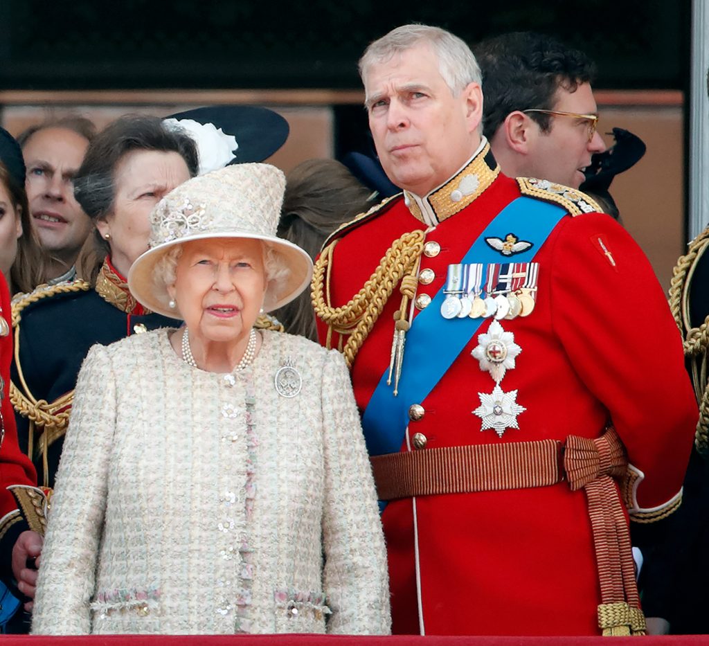 La reina Isabel elimina títulos militares y tratamiento de realeza al príncipe Andrés de Inglaterra