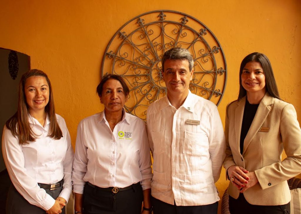 Yeine Durán, María Josefina Paulino, José Hernández y Maricarmen Desangles.