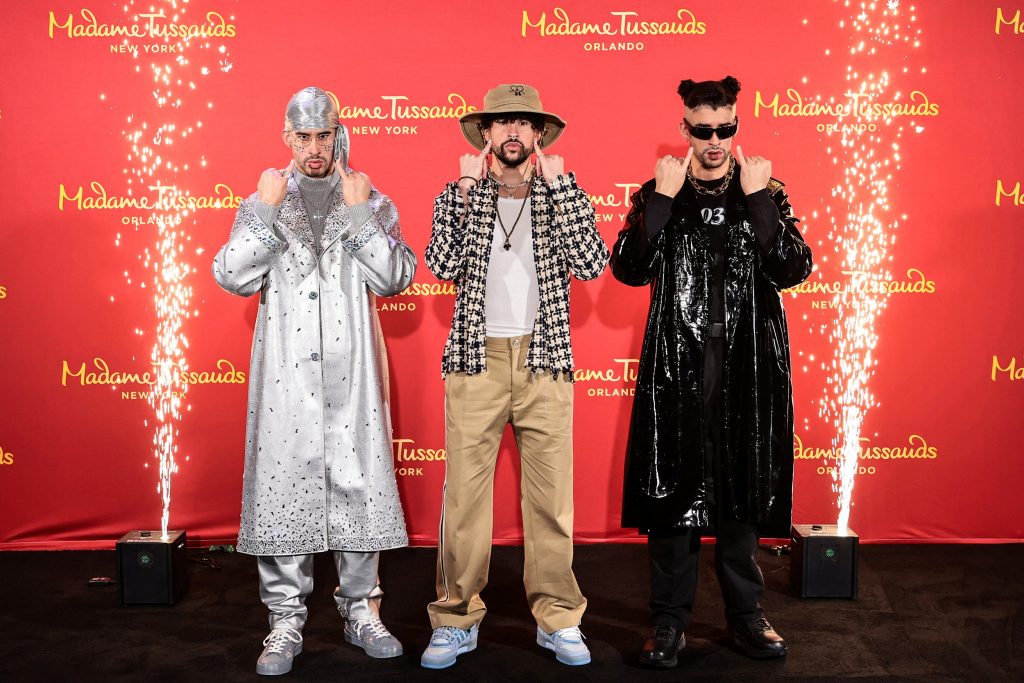 Bad Bunny estrena dos estatuas de cera en el museo Madame Tussauds