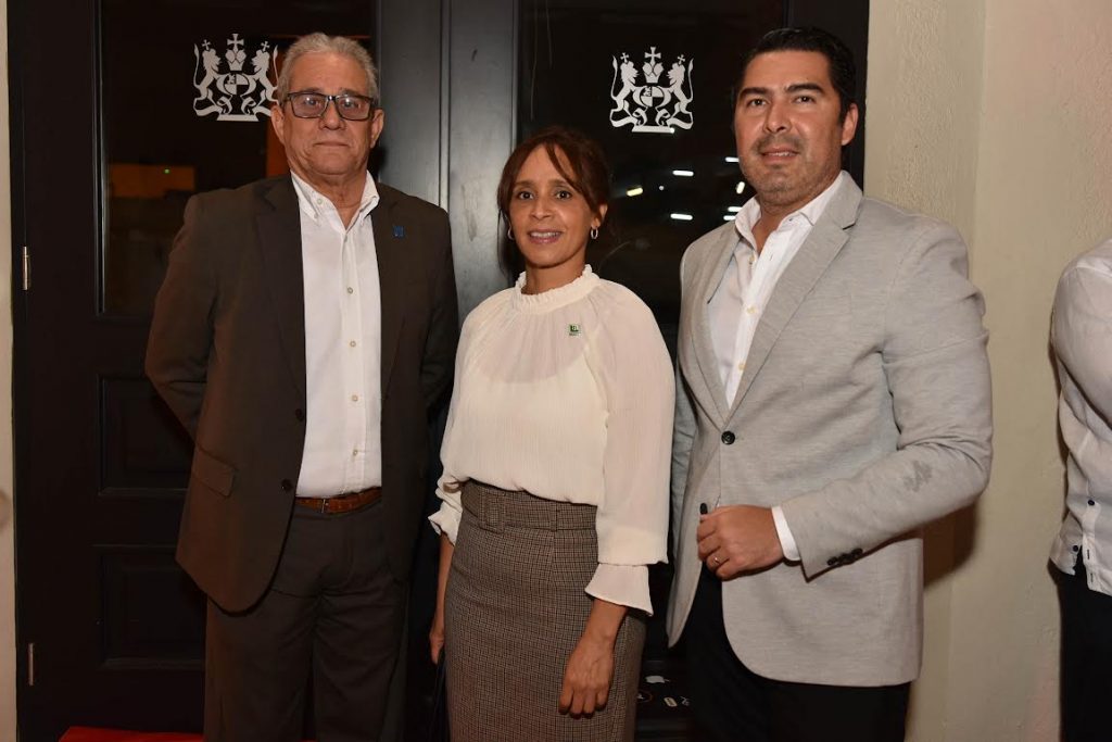 Manuel García, Rainelda Flores y Alejandro Laurentin