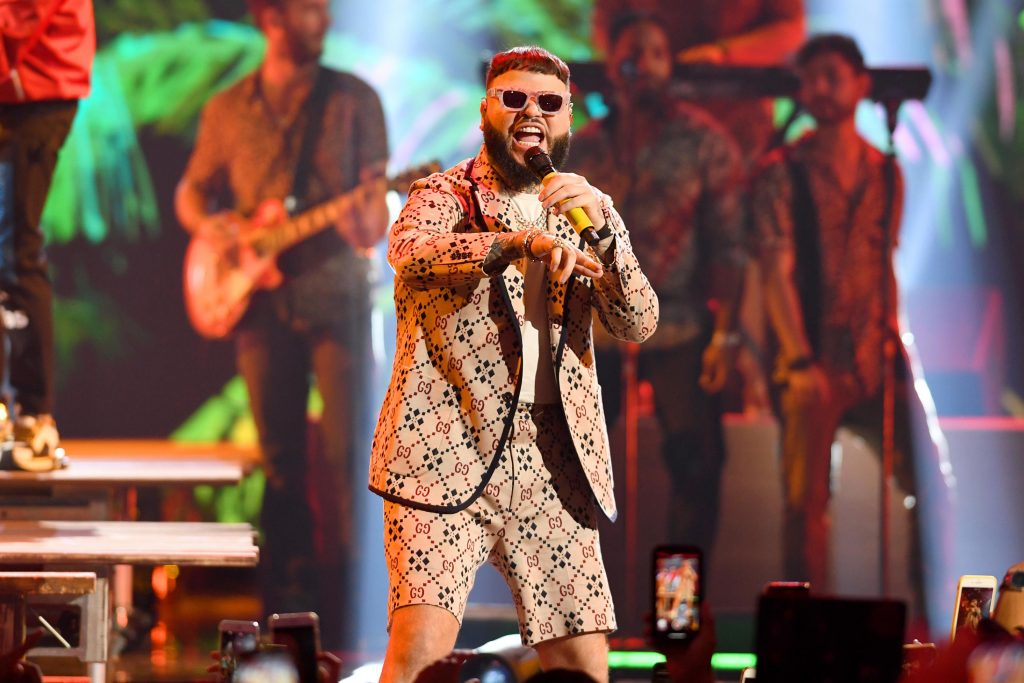 Farruko presenta su nuevo tema «Nazareno», que presume hará bailar a todos este verano