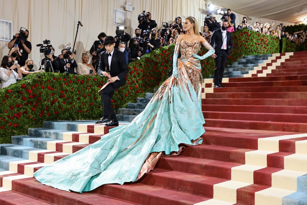 Las celebridades apuestan por el glamour clásico en la Met Gala