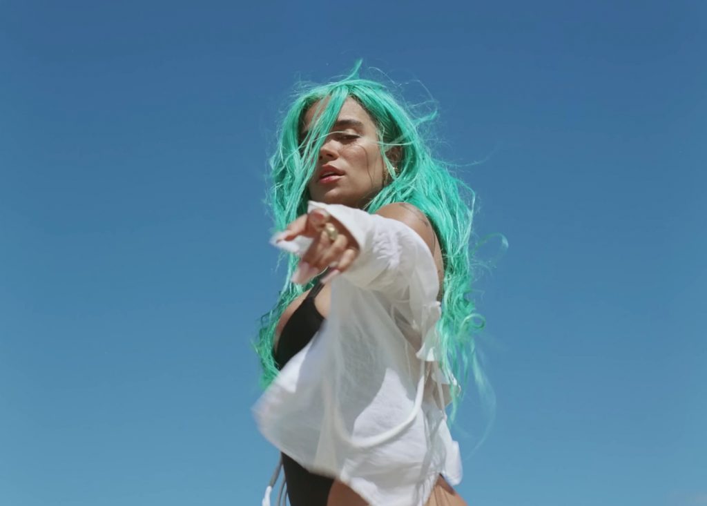 Karol G conquista conteo Hot Latin Songs de Billboard con dos canciones en los primeros lugares