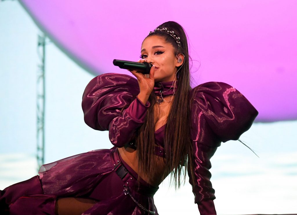¡Felices 29 Ariana Grande! Aprovechamos su cumpleaños para dar un vistazo a su estilo con FLOW