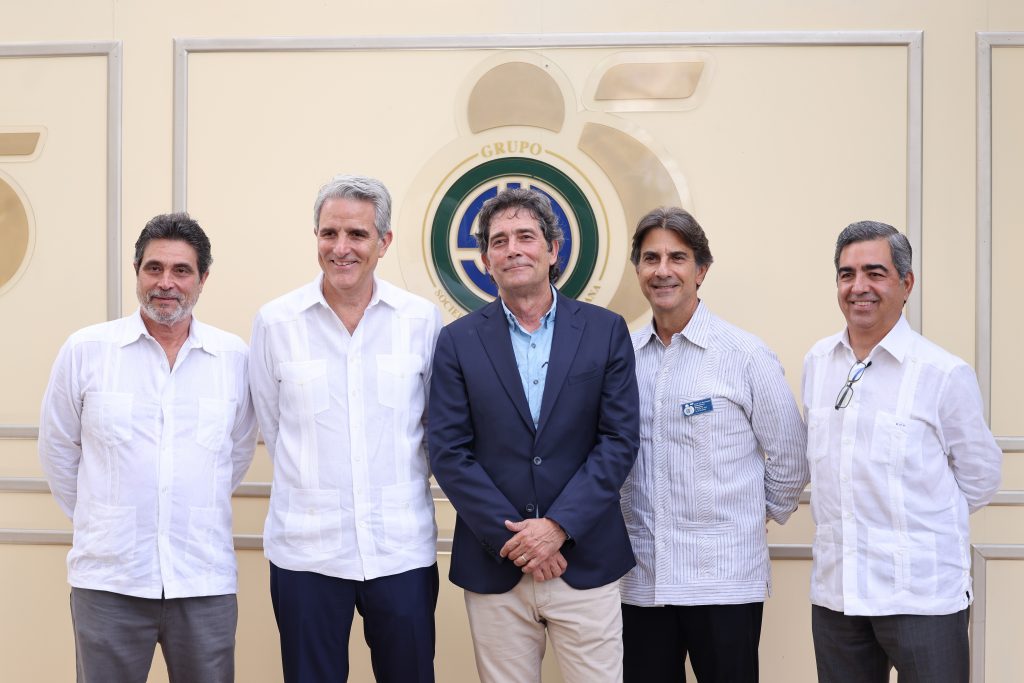 Ricardo Vitienes, Mario Cabrera, Ernesto Vitienes, Fernando Armenteros y Rodrigo Vitienes