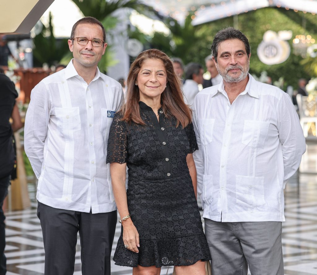 Roberto Bonetti, Marisol Armenteros y Ricardo Vitienes