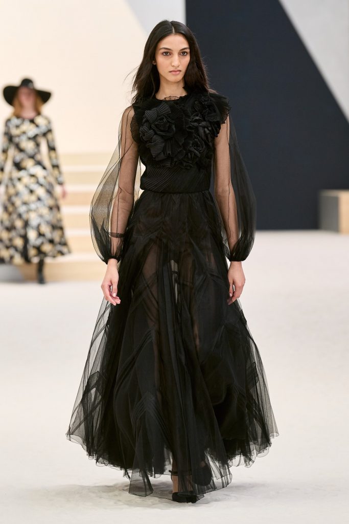 00040-chanel-fall-2022-couture-credit-gorunway