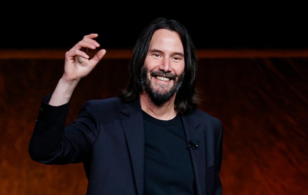 Keanu Reeves conducirá un nuevo documental sobre Fórmula 1 en Disney +