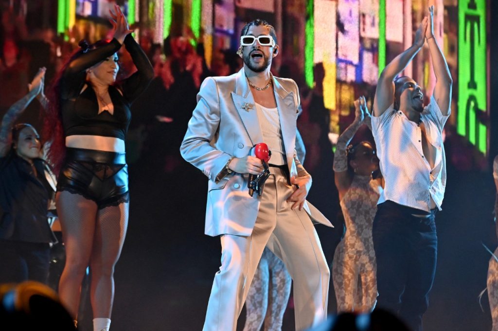 Bad Bunny hace historia en los MTV VMA