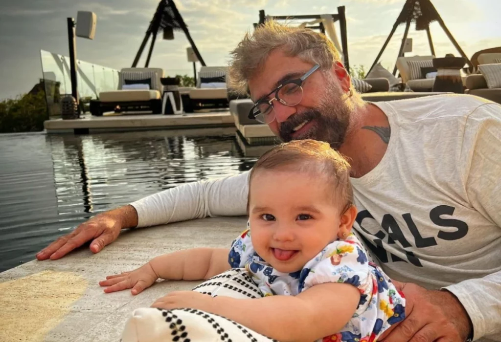 Alejandro Fernández le canta serenata a su nieta