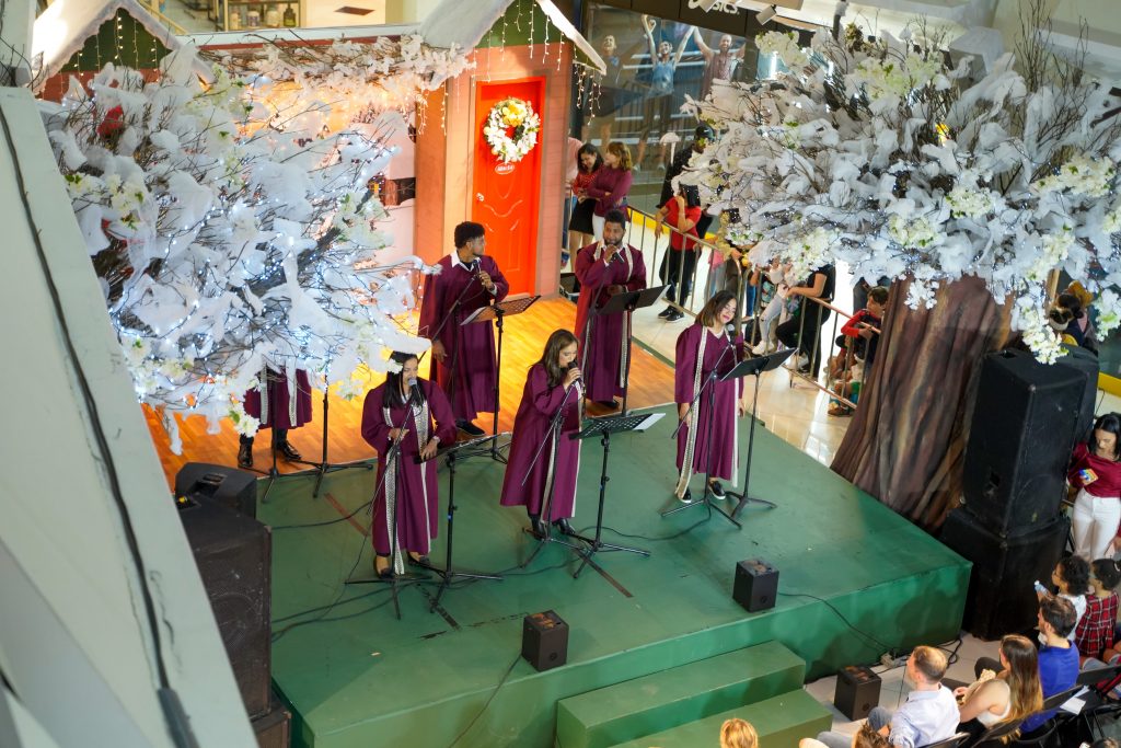 Acrópolis Business Mall se envuelve en la magia de una Blanca navidad