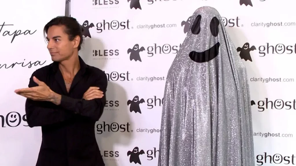 Julio Iglesias Jr. presenta a su novia fantasma y causa revuelo