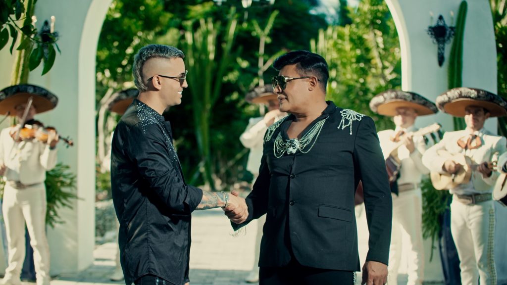 El Divo de Placetas, Eduardo Antonio presenta “Mentiras” en compañía del cantante Lenier