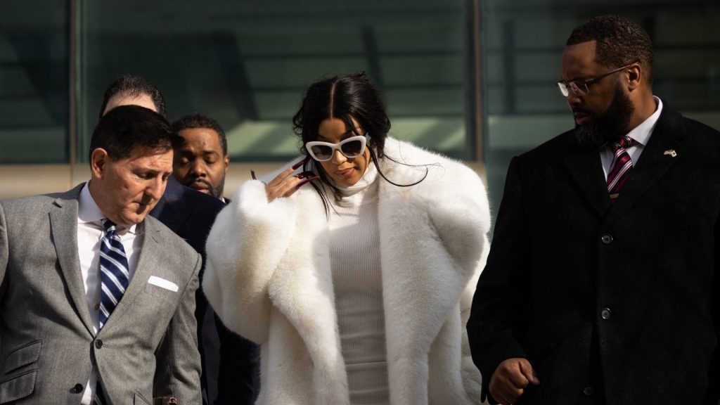 Cardi B incumplió sus servicios comunitarios