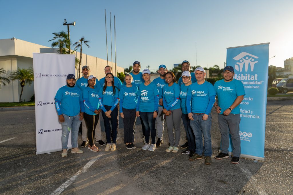 Reid & Compañía, S. A. se suma a Hábitat para la Humanidad RD en apoyo a familia