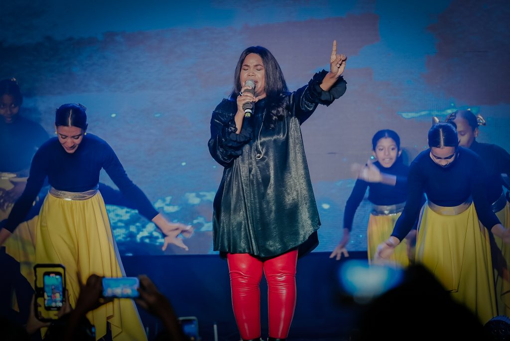 Artista cristiana Rocio Crooke regresó con sus “Latidos” en concierto